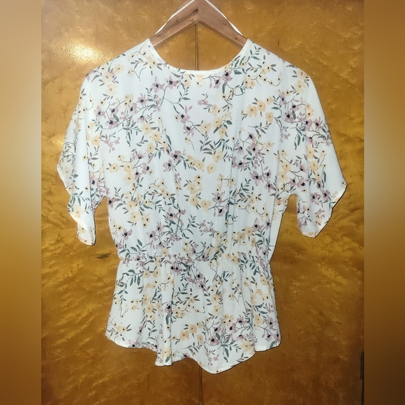 Sienna Sky Boutique Floral Blouse in Cream and Gold - Picture 2 of 3